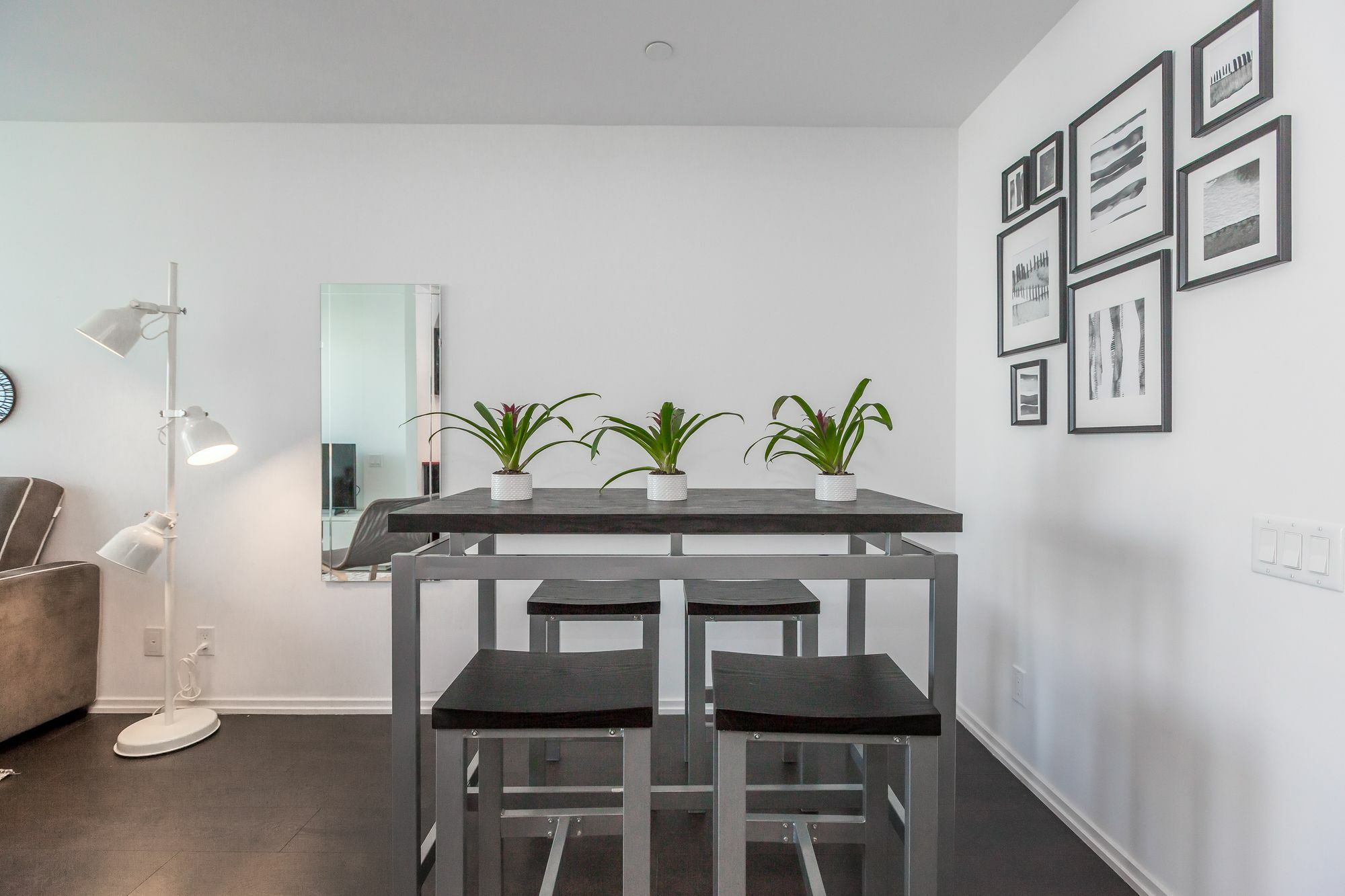 Noel Suites- Peter And Richmond St West Hotel