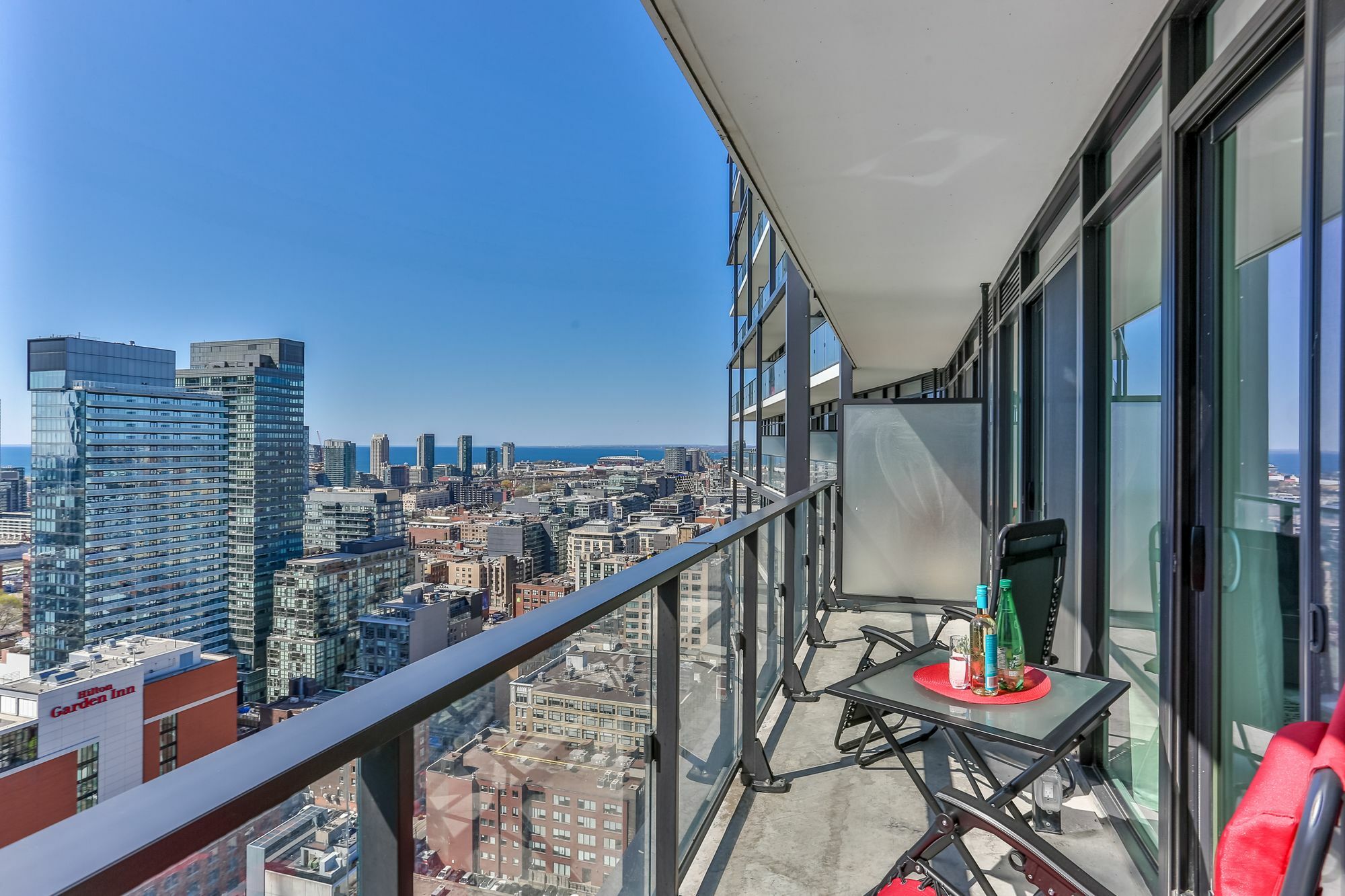Noel Suites- Peter And Richmond St West 4*
