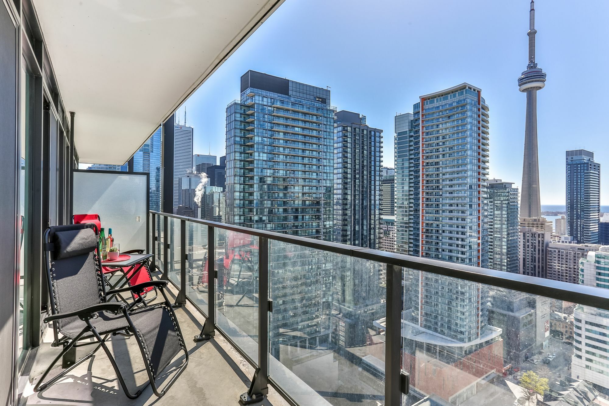 Noel Suites- Peter And Richmond St West 4*