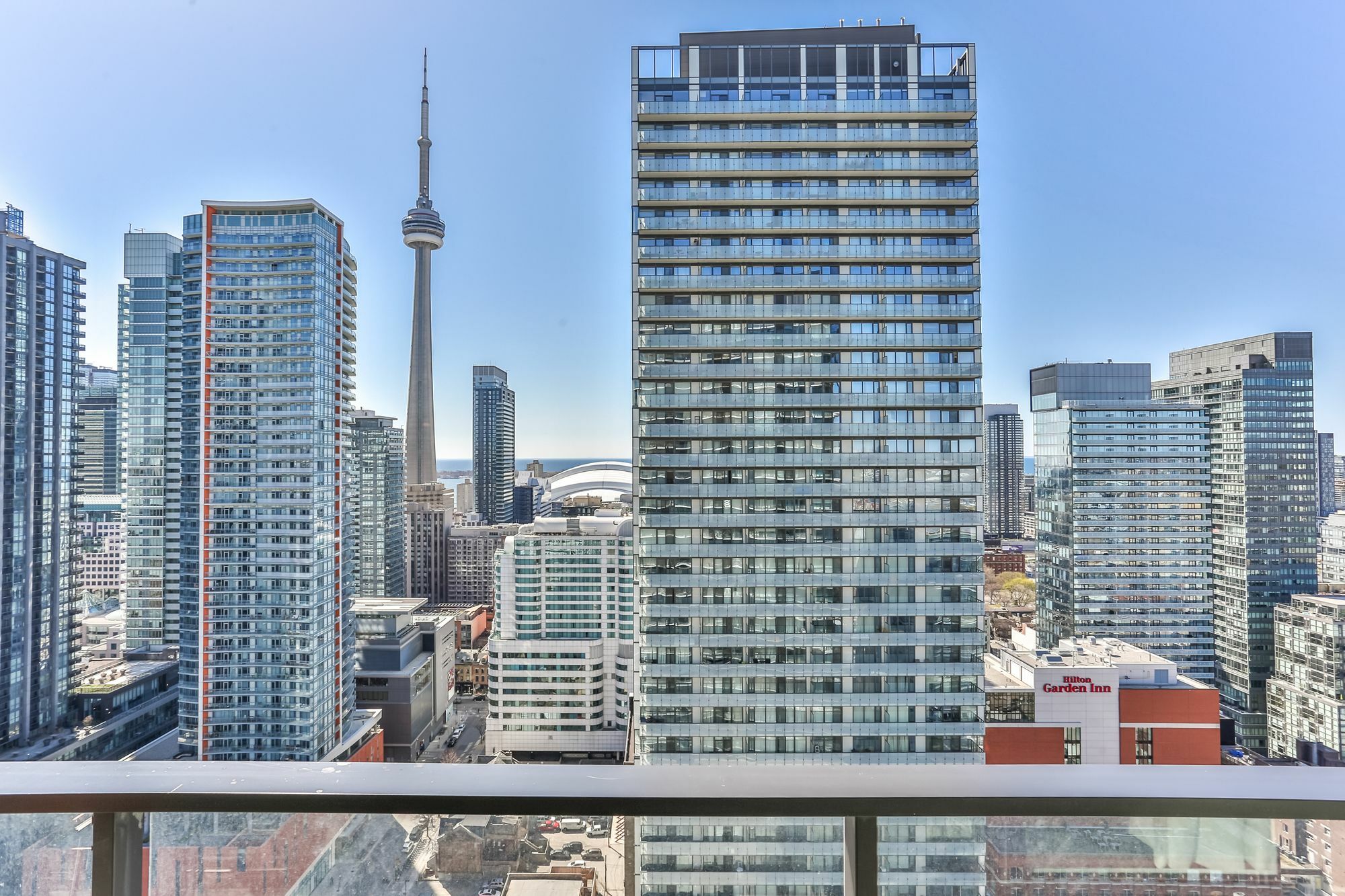Noel Suites- Peter And Richmond St West 4*